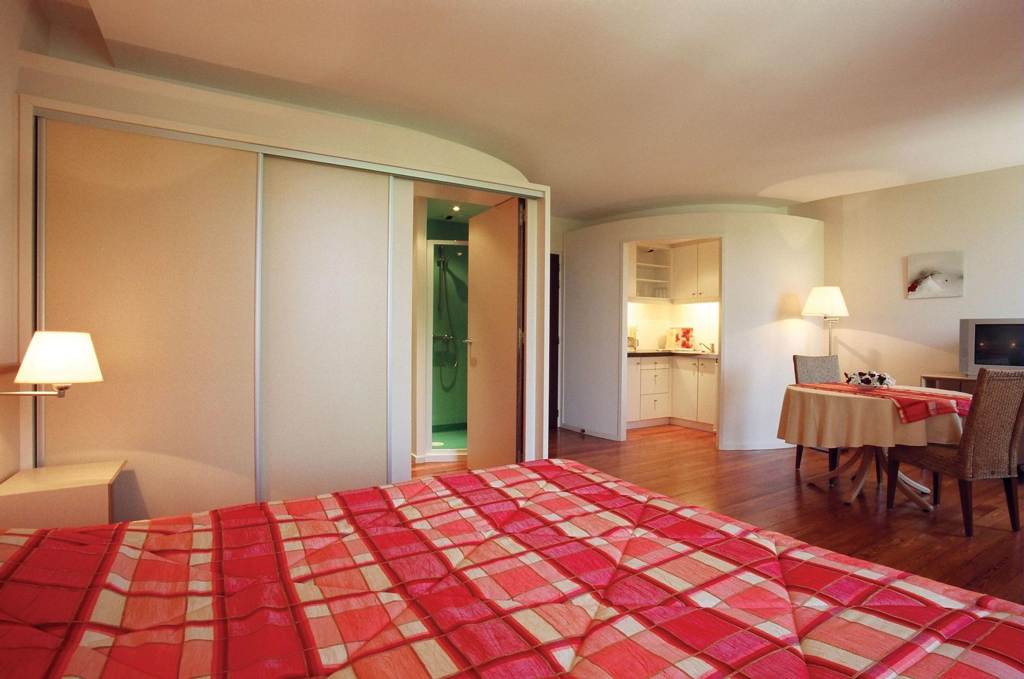 Hotel Cerise - Les Sources Luxeuil-Les-Bains Luxeuil-les-Bains Quarto foto